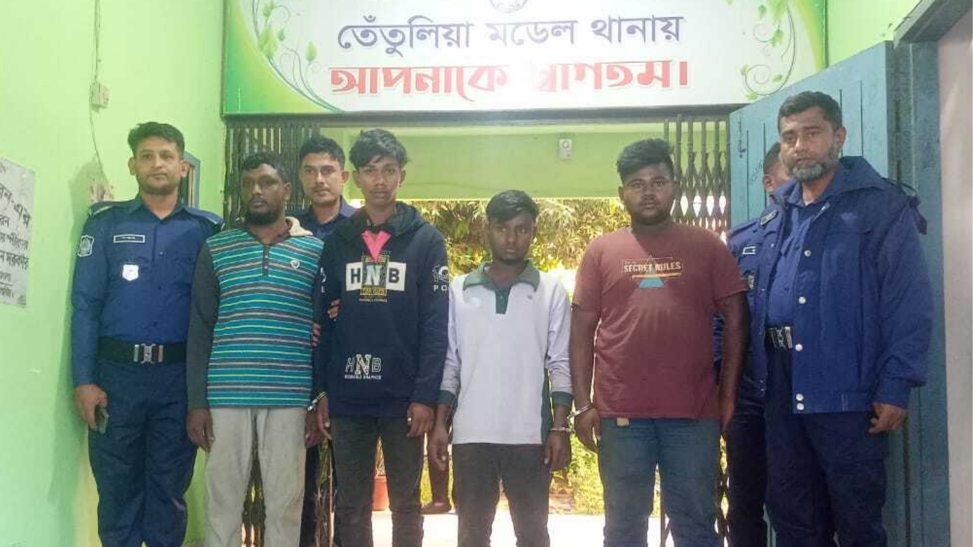 বাংলাদেশ ফুটবল দলকে প্রধান উপদেষ্টার অভিনন্দন